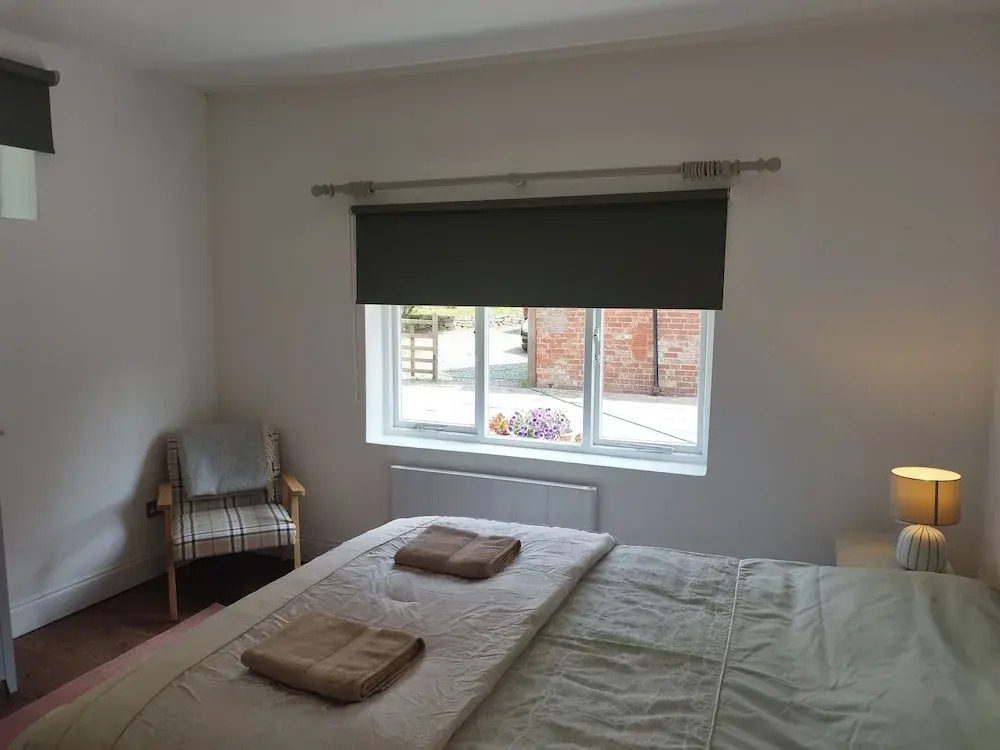 Old School House-2 Bedroom-sleeps 6-large Garden