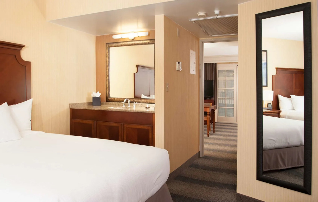 Embassy Suites by Hilton Minneapolis Bloomington Edina