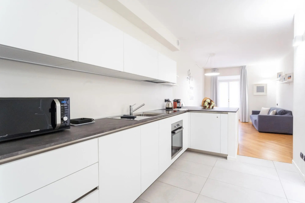 Da Pia in Historycal Como City Centre by Rent all Como
