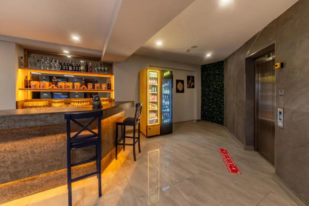 Tema 242 Hotel