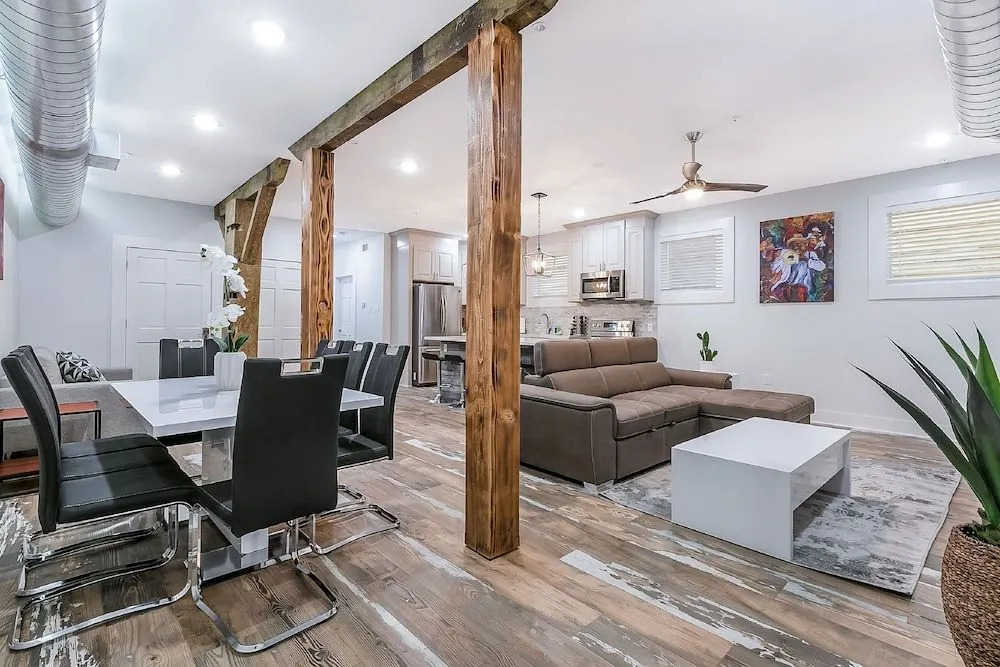 Urban Oasis 4BD House close to FQ