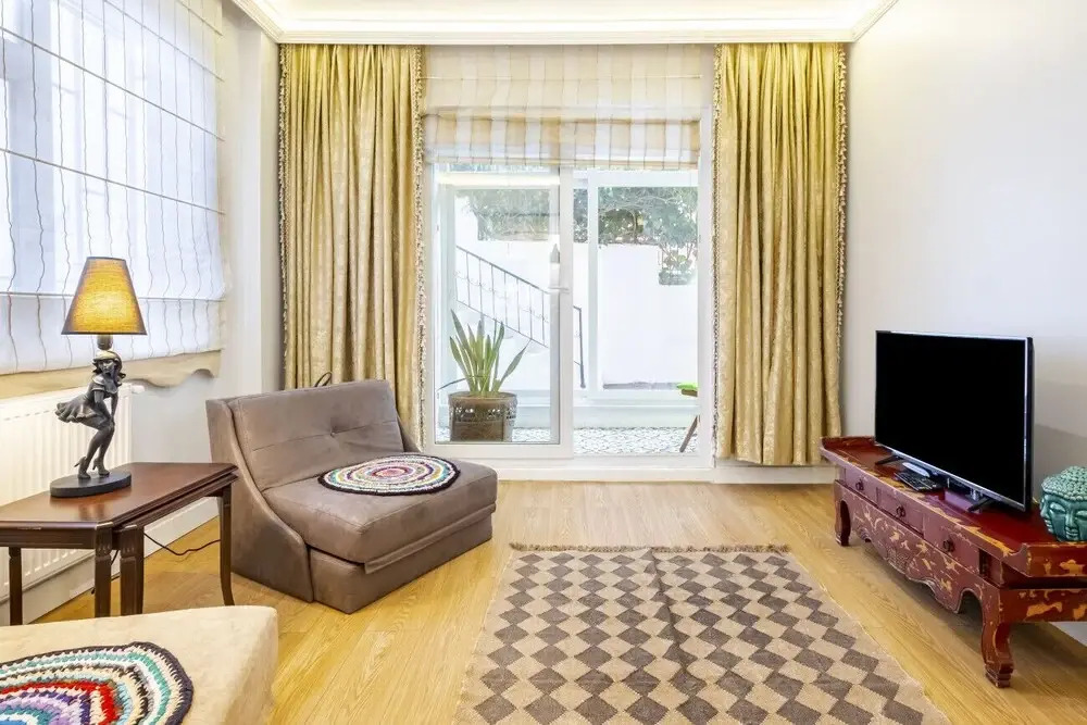 Central Flat With Backyard in Besiktas
