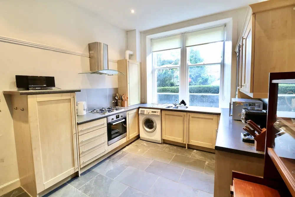 Period Deco flat in west end