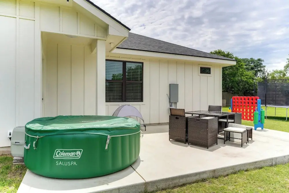 Updated New Braunfels Home w/ Fire Pit!