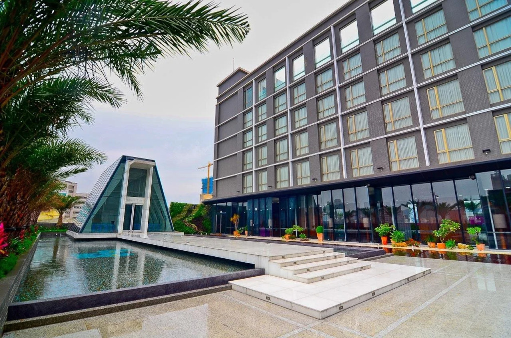 FleurLis Hotel