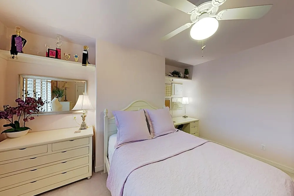 West Lake Wonder W/ Private Pool & Outdoor Kitchen 6 Bedroom Home