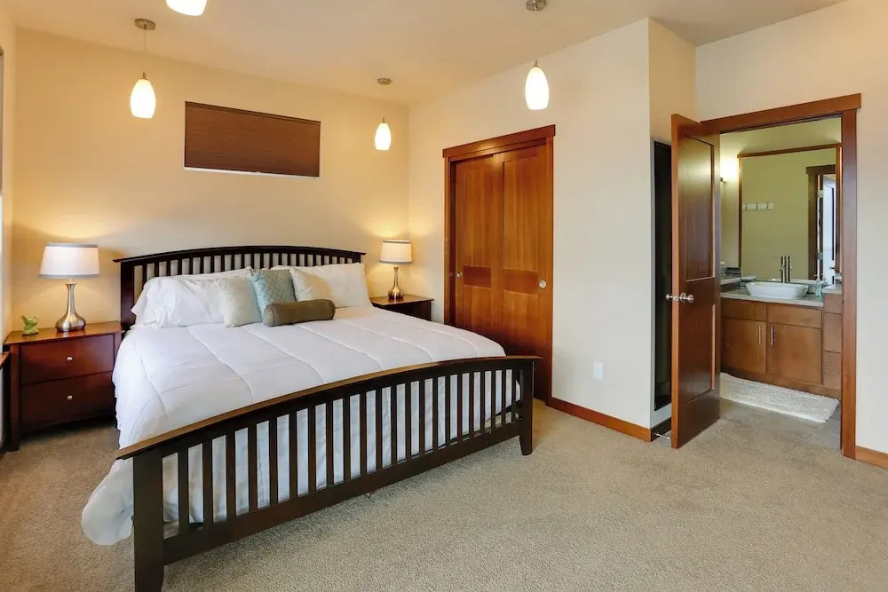Alluring Manson Lakeside Condo w/ Shared Pool!