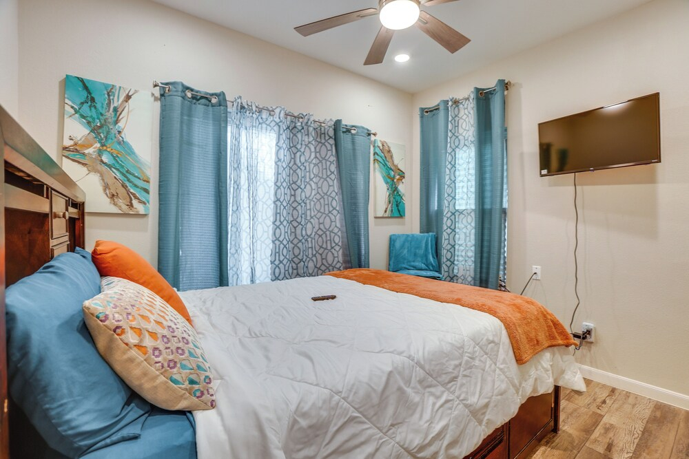 Sleek & Central! Houston Stay Near Med Center