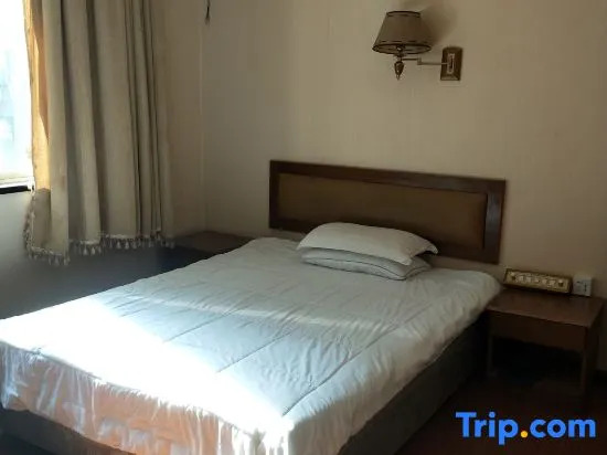 Xinchang Dongyuan Hotel