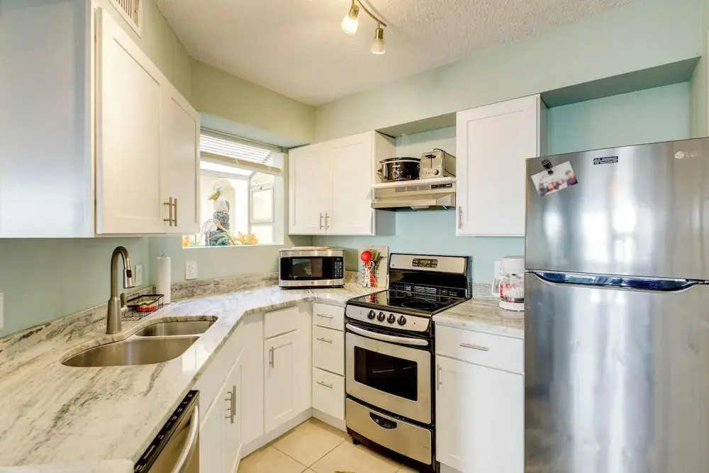 Walk to Beach: 1st-floor Unit w/ Pool in Melbourne