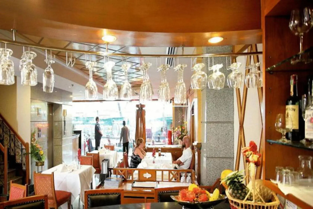 Majestic Suites Hotel