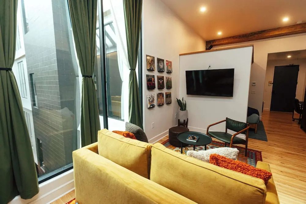Loft 303 - The William - Atrium - Chic - Walkable