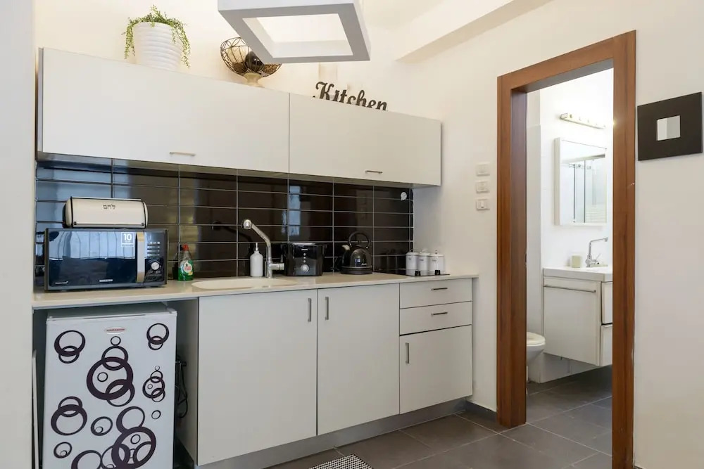 Ben Yehuda - Bograshov 1 BR with Terrace