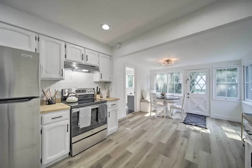 Bright & Airy Liberty Lake Abode w/ Backyard!