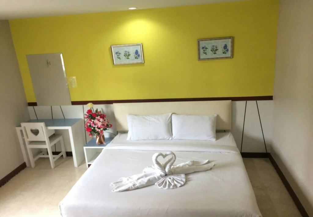 Hotel B