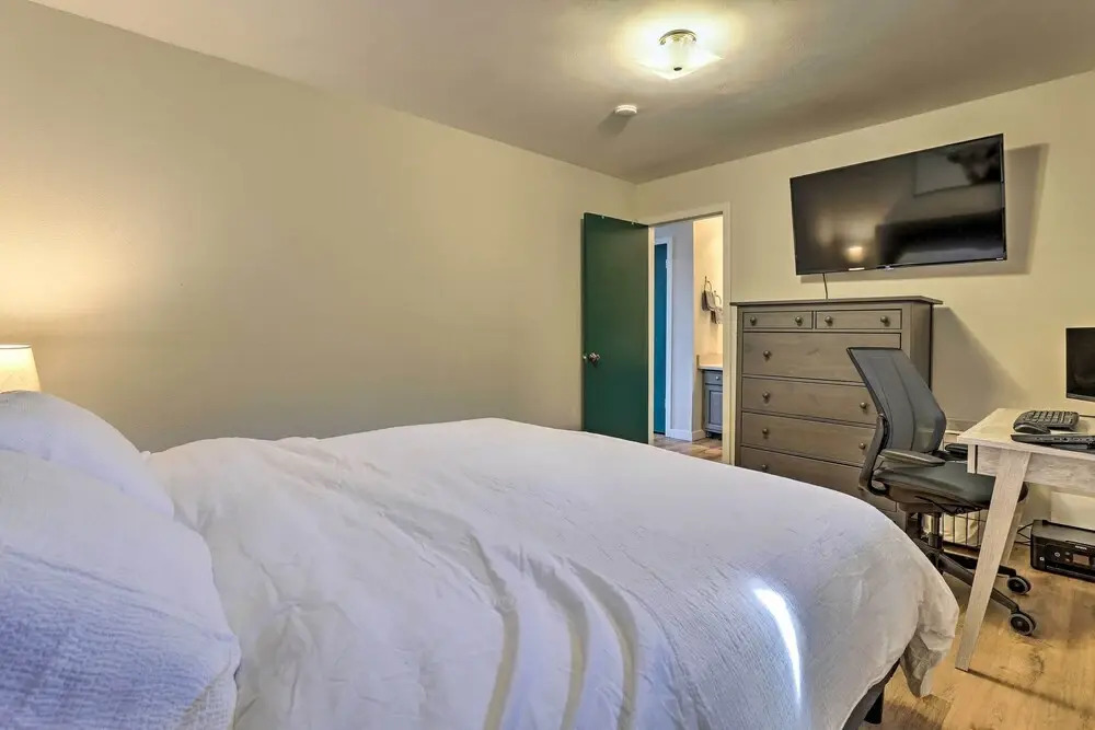 Modern Condo w/ Mtn Views: Near Dillon Reservoir!