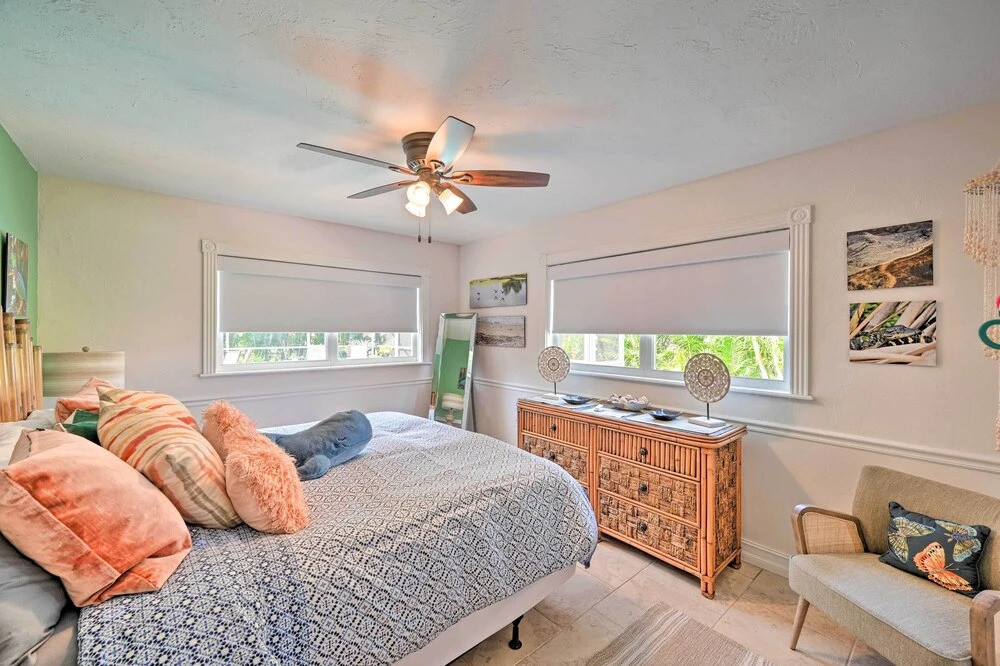 1 Mi to Dtwn: Sun-soaked Cape Coral Getaway!