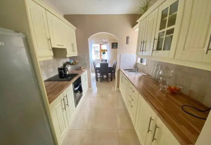 Kilronan 4 Bed House on castle grounds