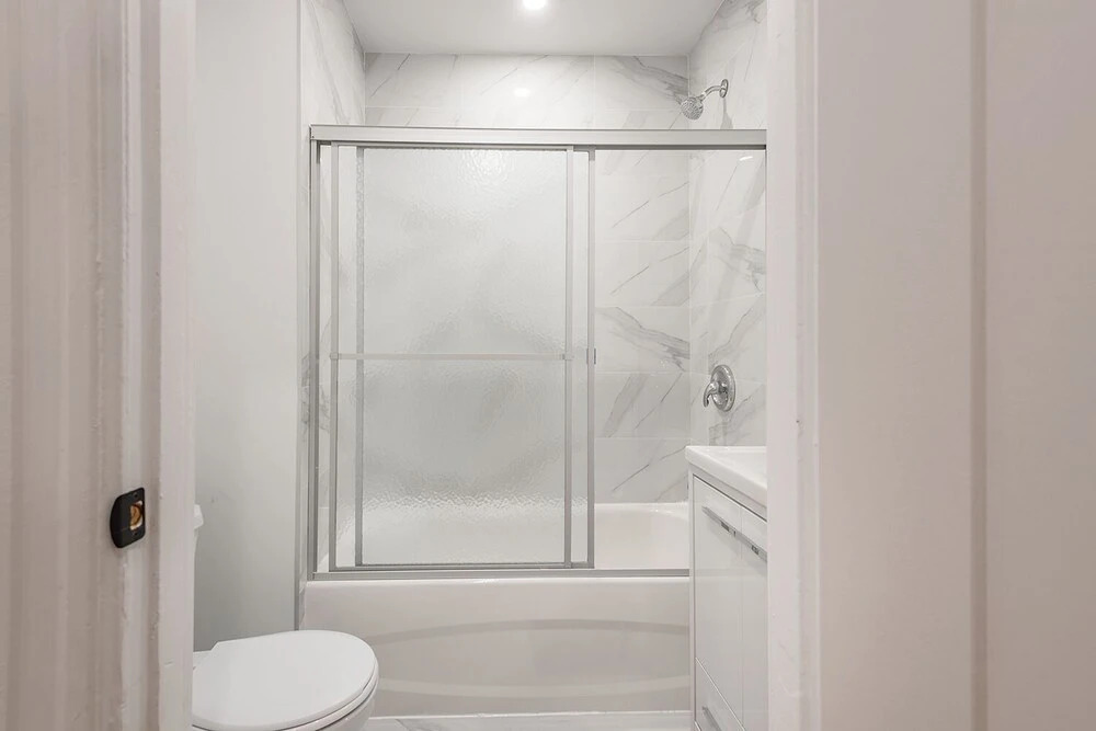 Beautiful Private Bedroom in Mile-End