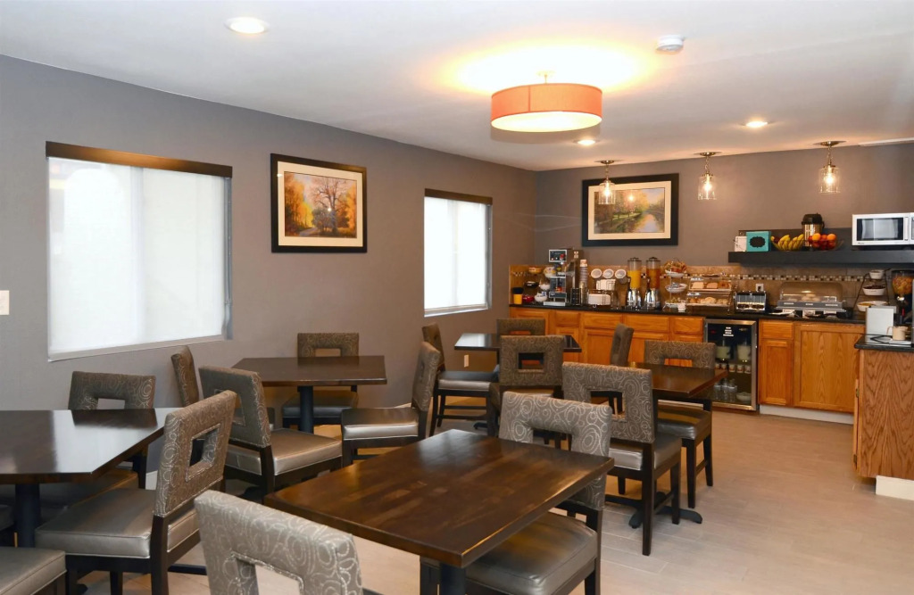 SureStay by Best Western Kansas City Country Inn North