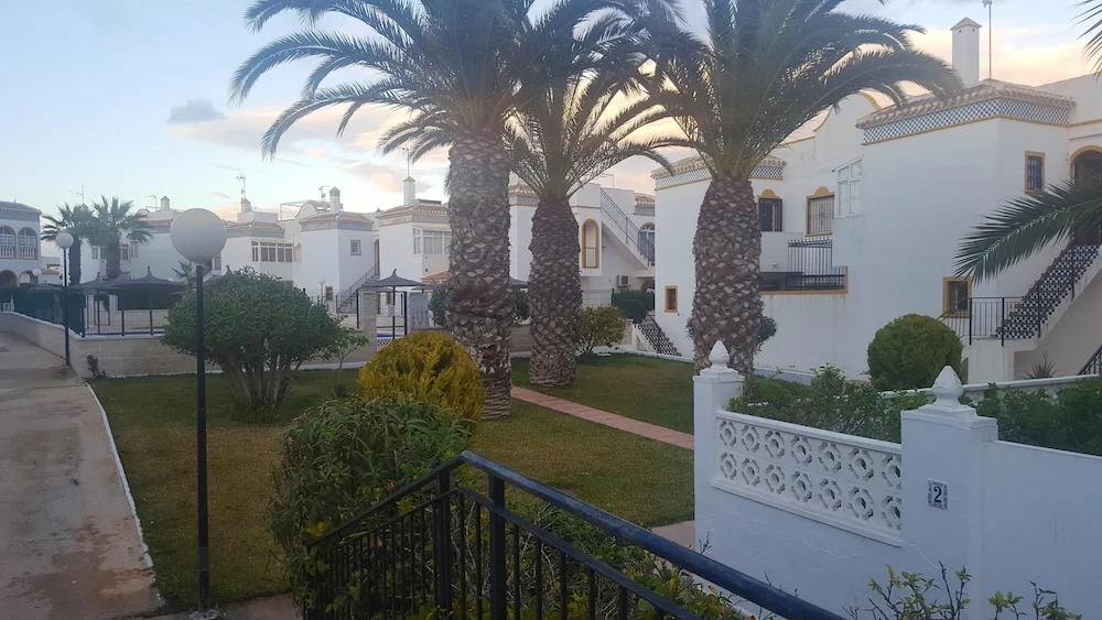 House With 2 Bedrooms in Torrevieja, With Pool Access, Furnished Garde