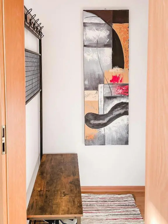 Schöne Wohnung, eigene Terrasse, privater Parkplatz, Wi-Fi, Waschmaschine, 3P
