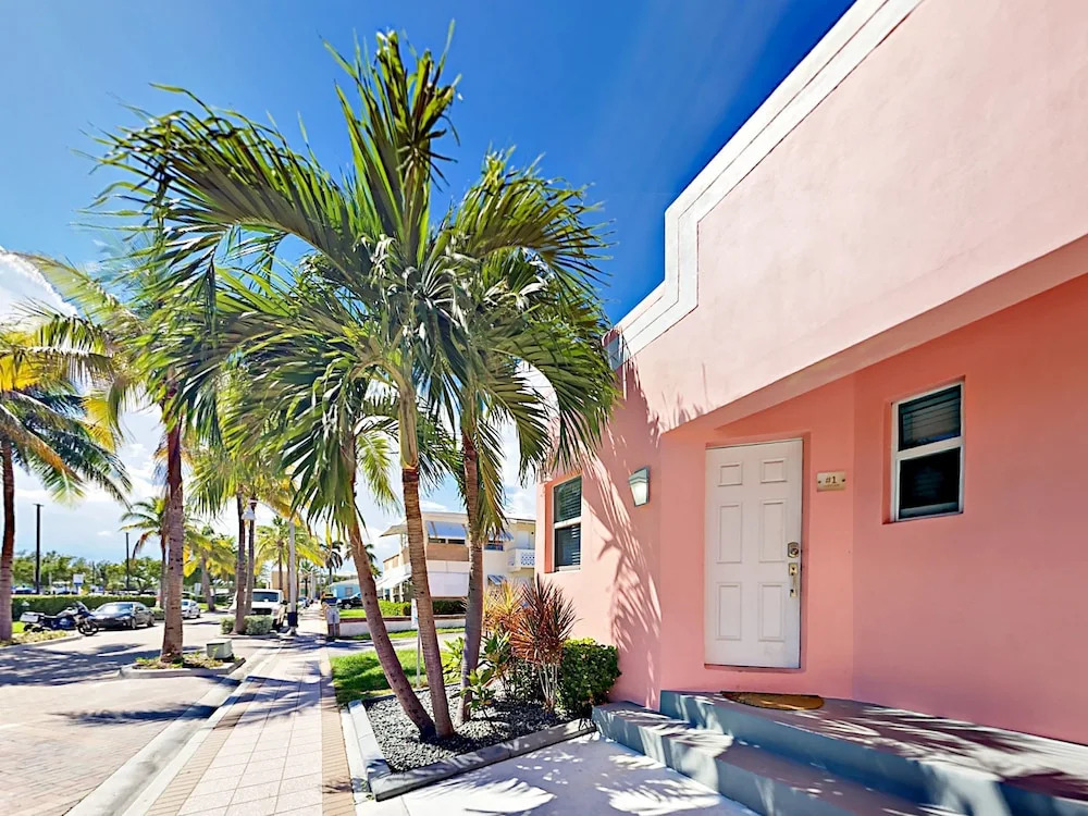 Limescape  - One Block From Boardwalk! 1 Bedroom Cabin