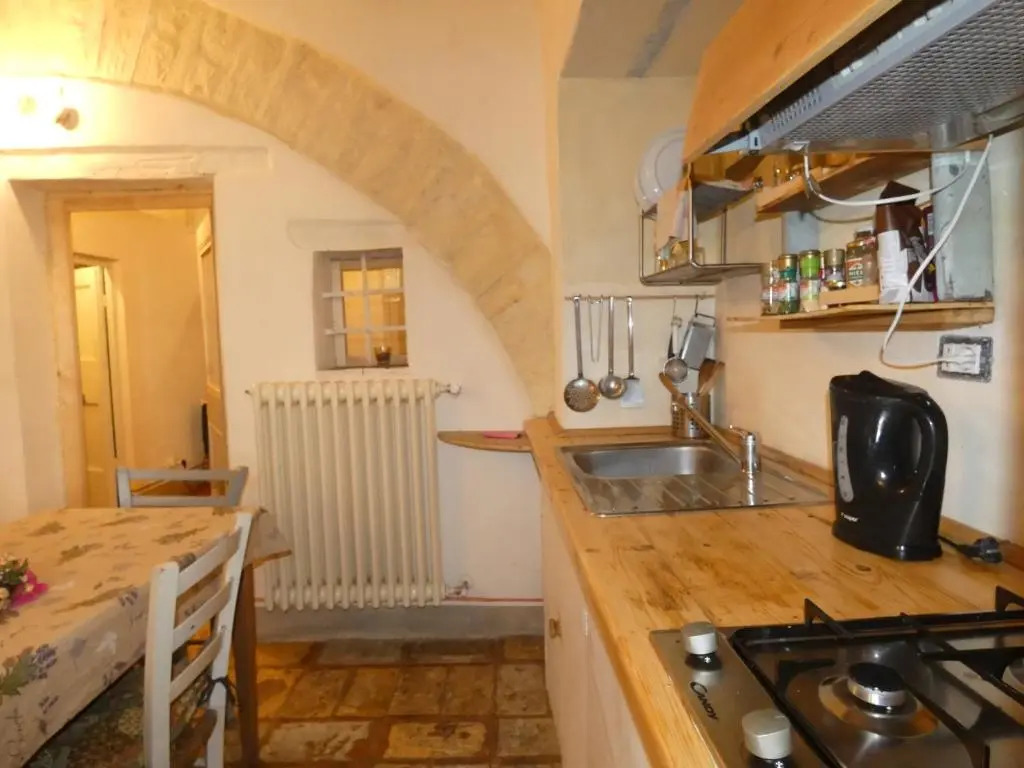 SCAPPO IN UMBRIA, nido cruxburgi