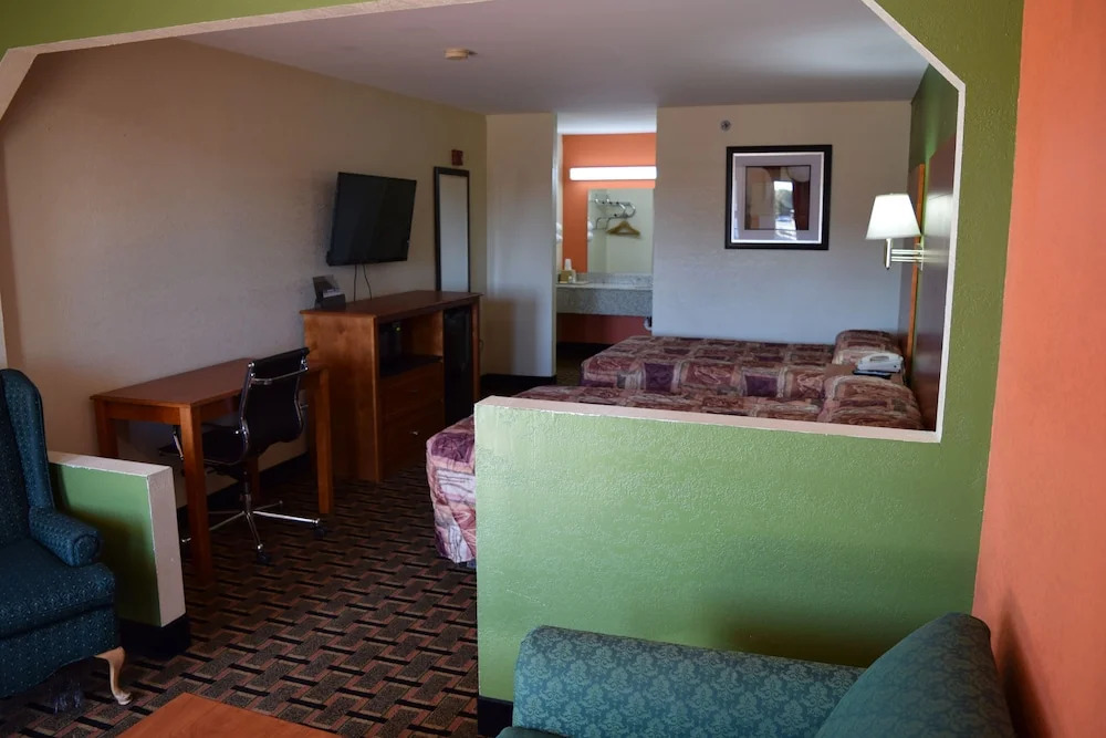 Royal Inn & Suites