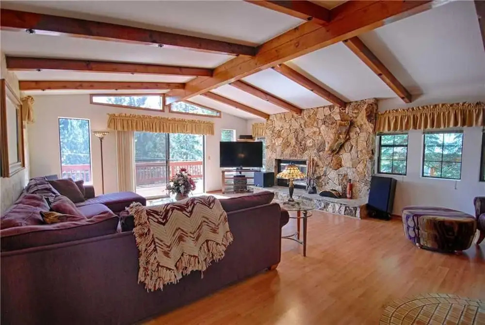 Game Room W/pool Table in Large Home - Kingswood Manor