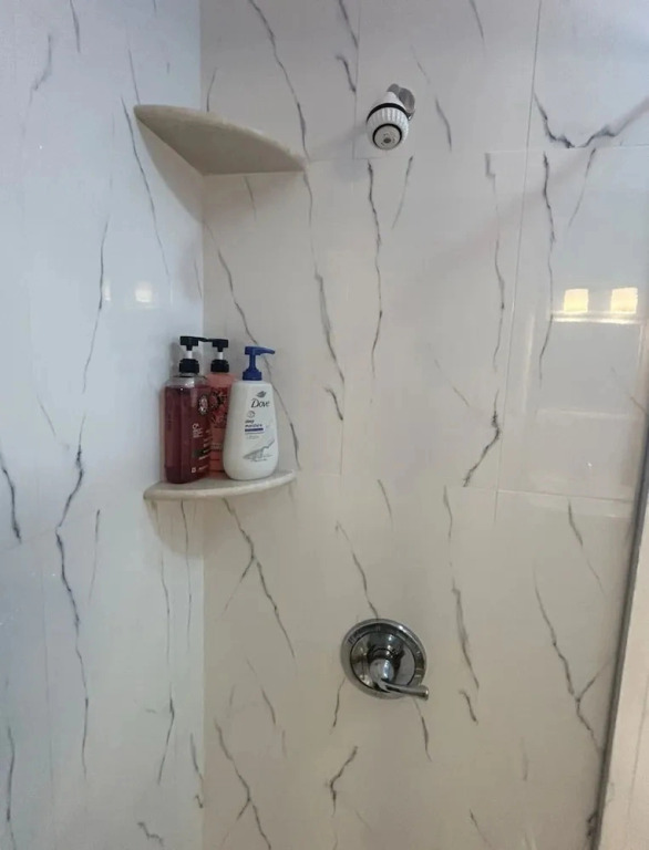 Cozy 2-3 Bedroom Apartment in Center City