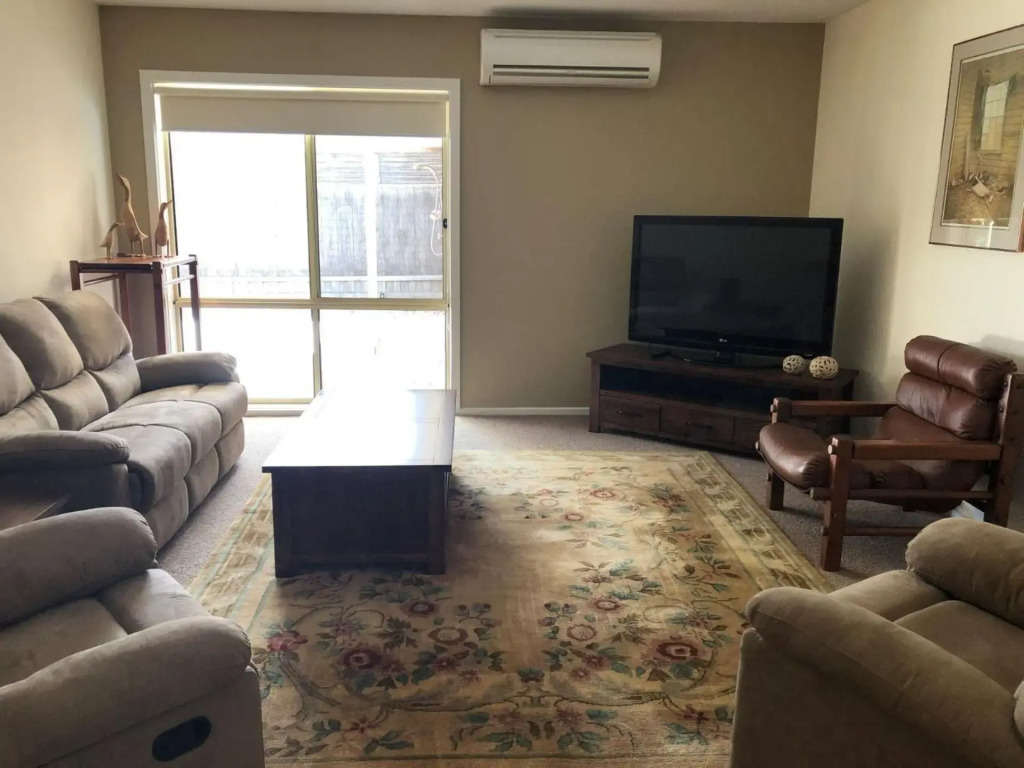 WOODLAND HEATH ESCAPE PET FRIENDLY WIFI AND LINEN Inc
