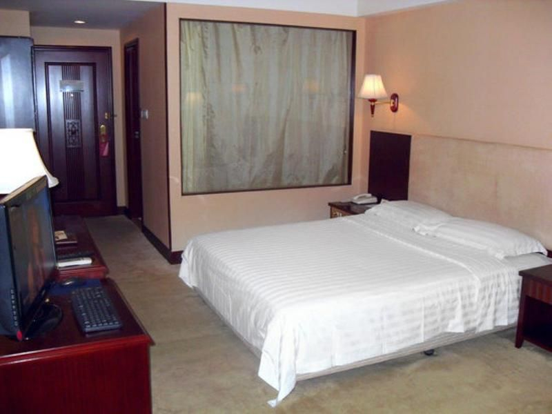 GreenTree Alliance Guangdong Shenzhen Pinghu Avenue Jingdu Town Hotel