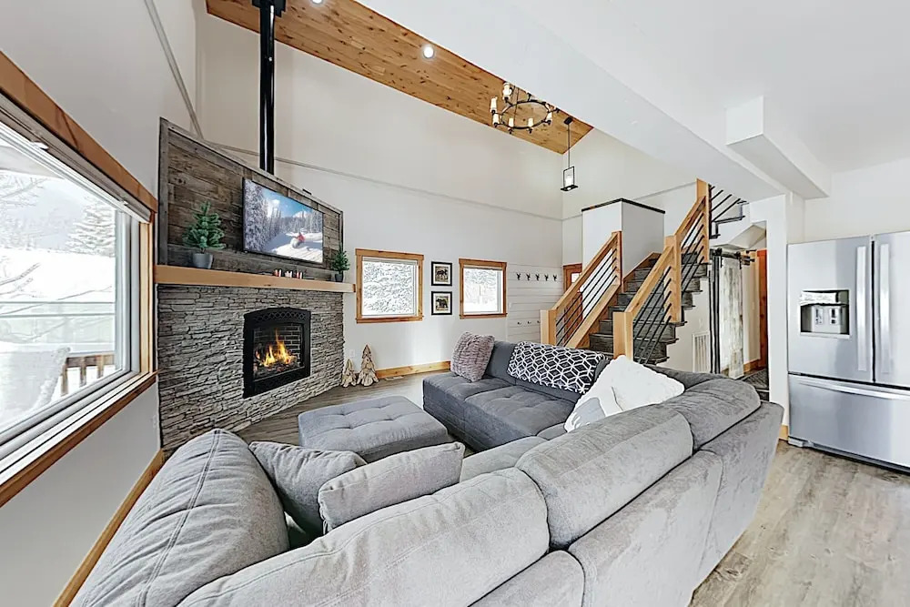 New Listing! Blue River Gem W/ Mountain-view Deck 4 Bedroom Home