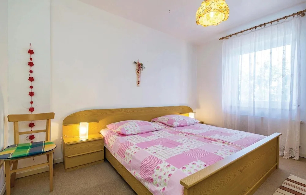 Stunning Home in Opric With Wifi and 1 Bedrooms