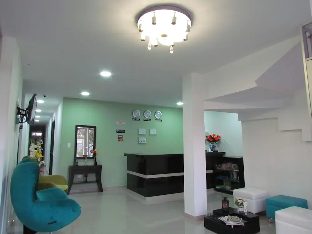 Hotel Diamonds
