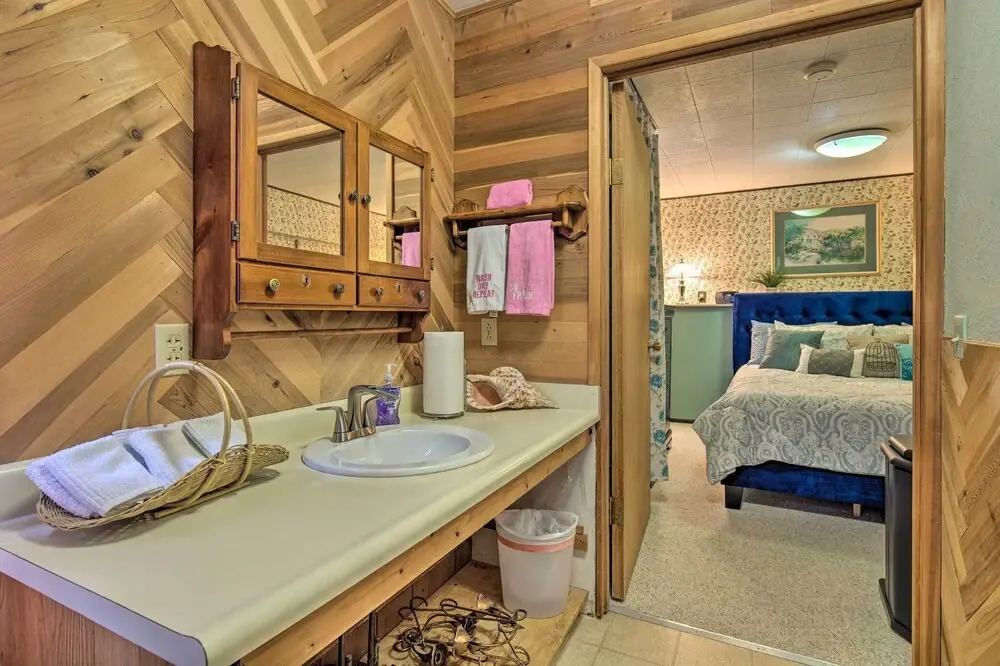Waterfront House w/ Glacial Views - Near Downtown!