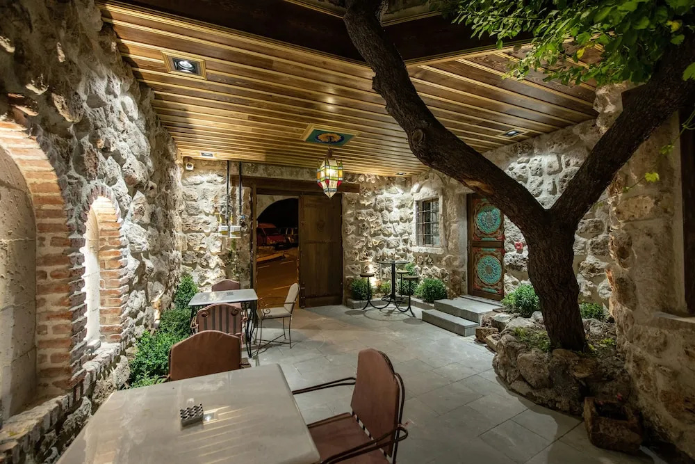 Foremanson Cave Hotel