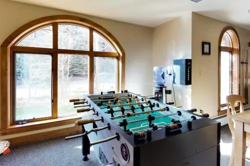 Red Hawk Lodge 2200