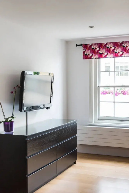 Campden Street VII by Onefinestay