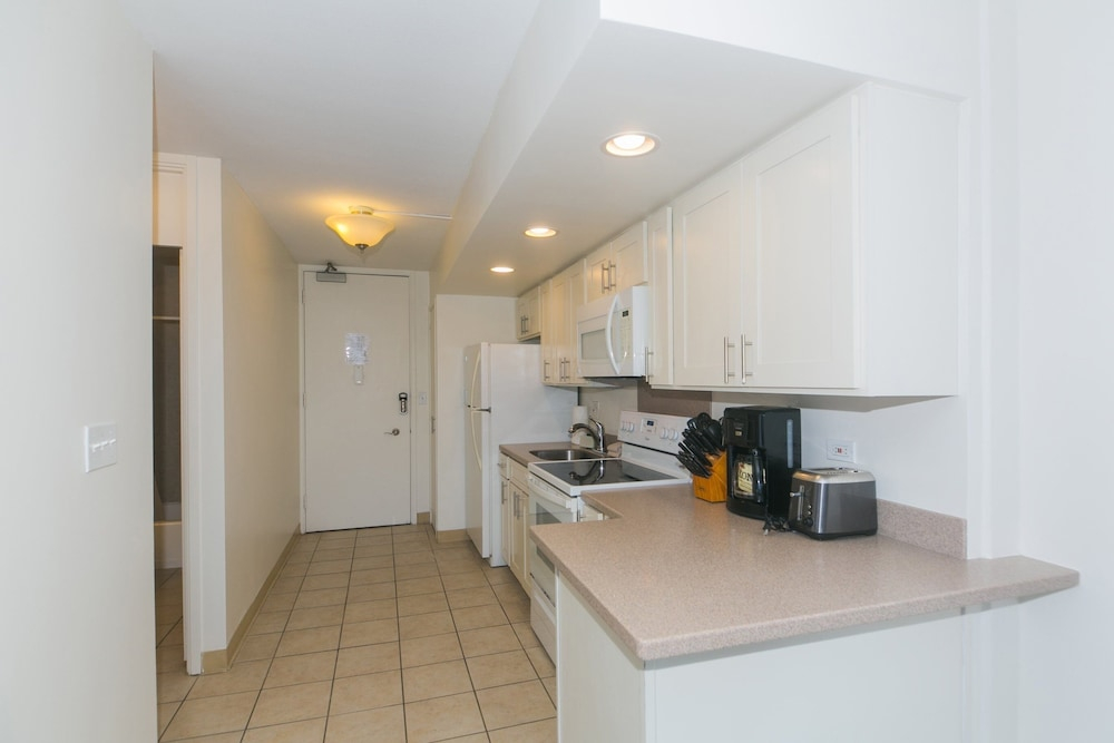 Ilikai Marina Studio City View Condos with Fully Equipped Kitchens & Free Wifi