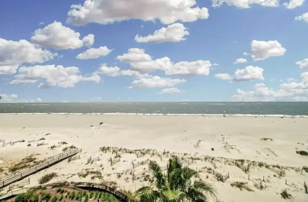 518 Seascape Waterfront Views + Community Pool