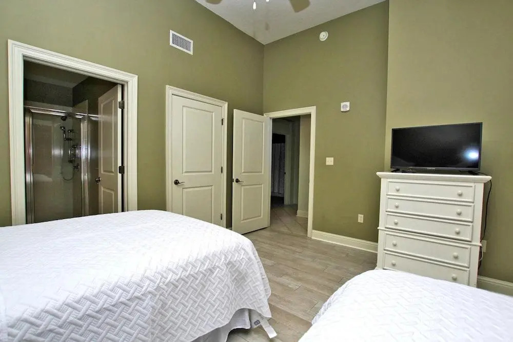 Wharf 902 by Youngs Suncoast