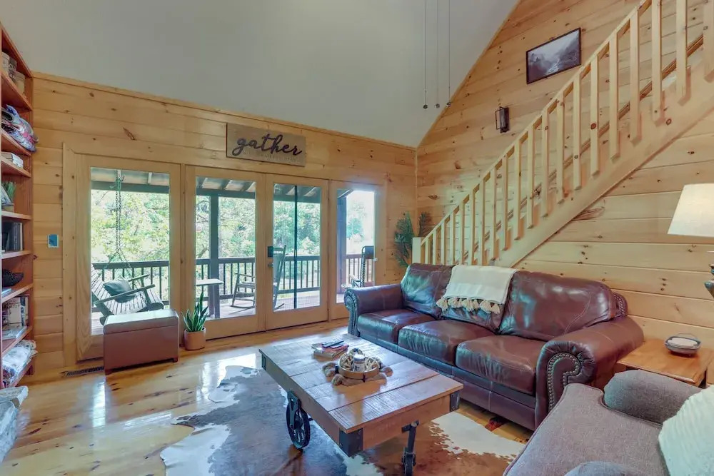 The River Rest Ellijay Cabin w/ Hot Tub