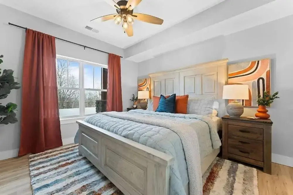 Modern Getaway w Hot Tub Arcade Stunning Views