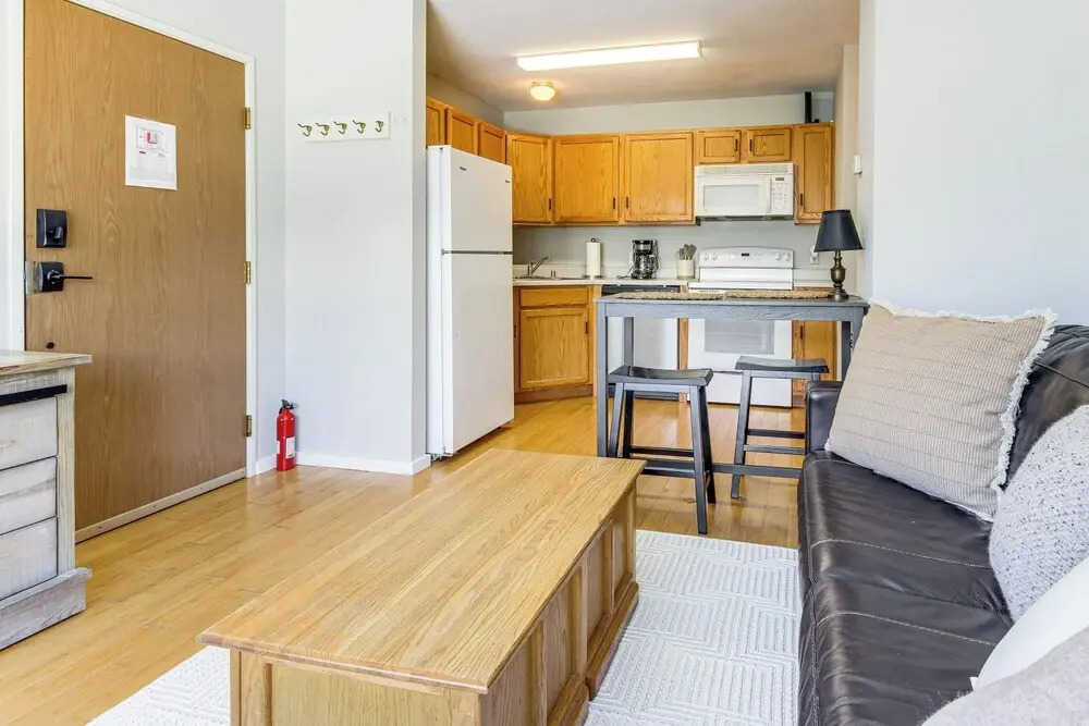 < 1 Mi to Big Sky Resort: Quiet Mtn-view Retreat