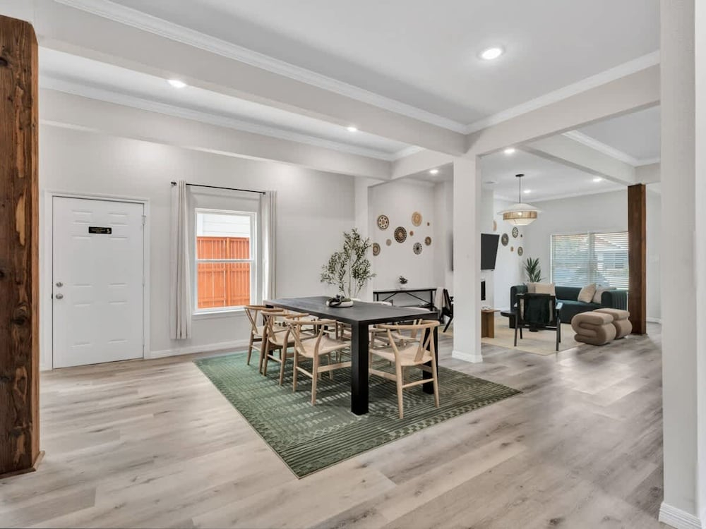 Modern Luxury Minutes From Downtown Dallas