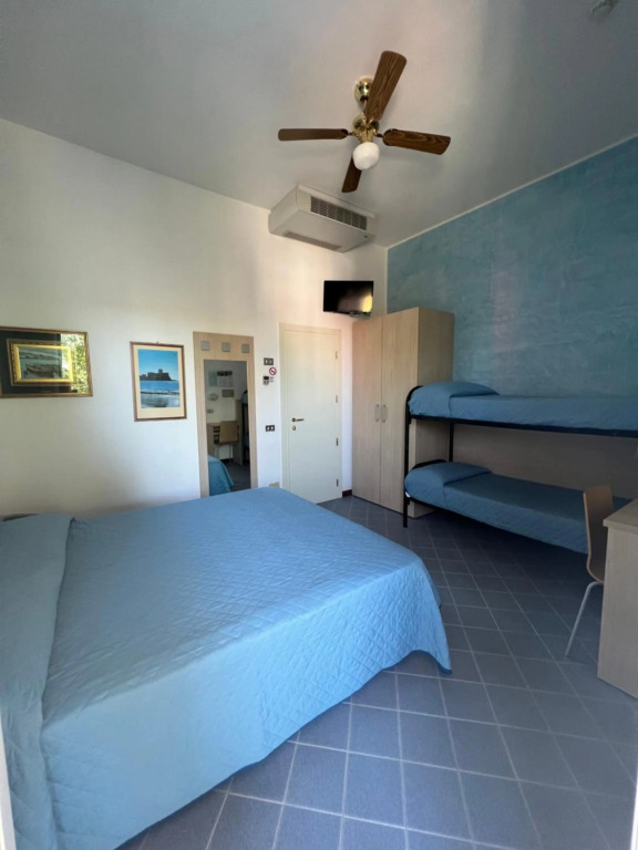 Hotel Villa dei Fiori - sul mare con piscina