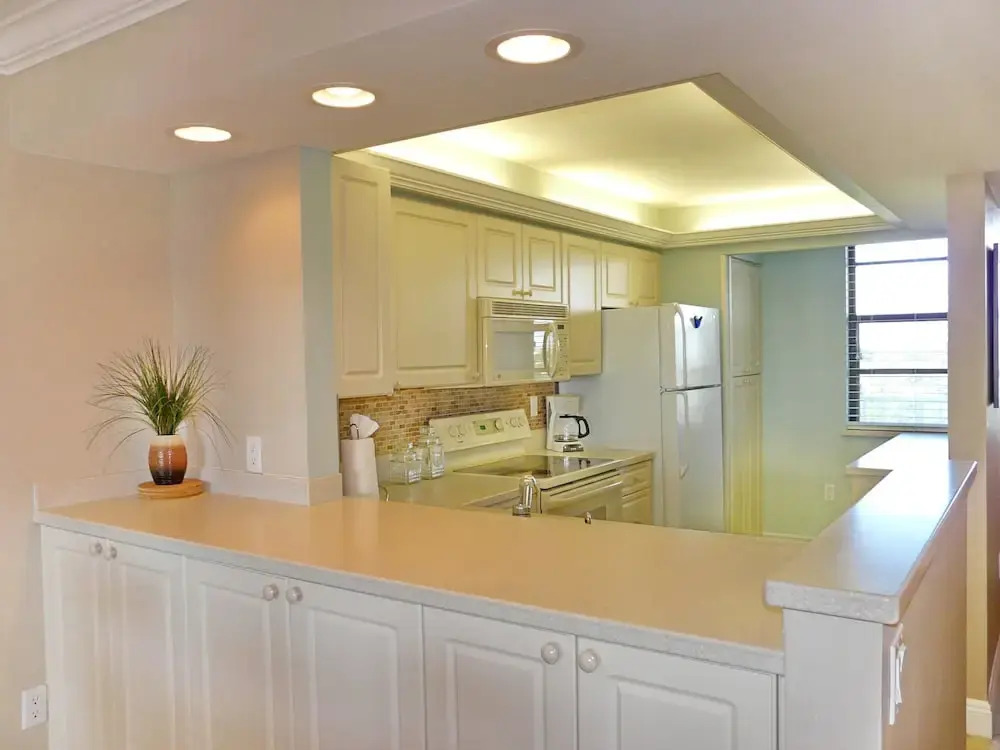 Beachfront Condo With Sw-facing Balcony and Pool