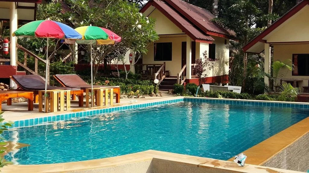 Baansanook Resort & Swimming Pool